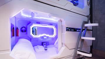 Side Entrance Capsule, 1 Single bed (SHARED bathroom) | Wifi gratis y ropa de cama