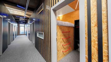 Cabin, 1 Double bed (upper level with SHARED bathroom) | Wifi gratis y ropa de cama