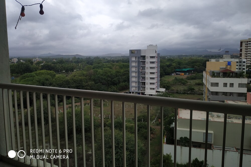 2 Bedroom apartment with balcony.. close to Sula Vinyard