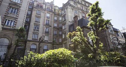 APARTAMENTO CON ENCANTO 70 m2 ubicado en una avenida privada del distrito 16