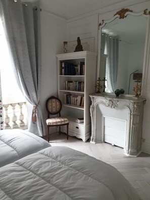 2 bedrooms, in-room safe, iron/ironing board, free WiFi