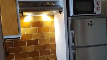 KylskÄp, mikrovÄgsugn, ugn och spishÀll