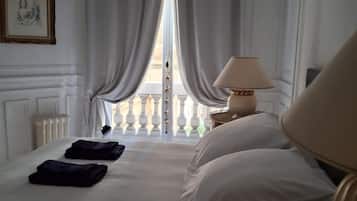 2 sovrum, vÀrdeförvaringsskÄp pÄ rummet och strykjÀrn/strykbrÀda