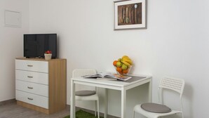 In-room dining - Guest House Eight Roses (Dubrovnik)