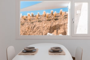 Premium bedding, in-room safe, desk, laptop workspace - Ventu Paros Villa (Paros)