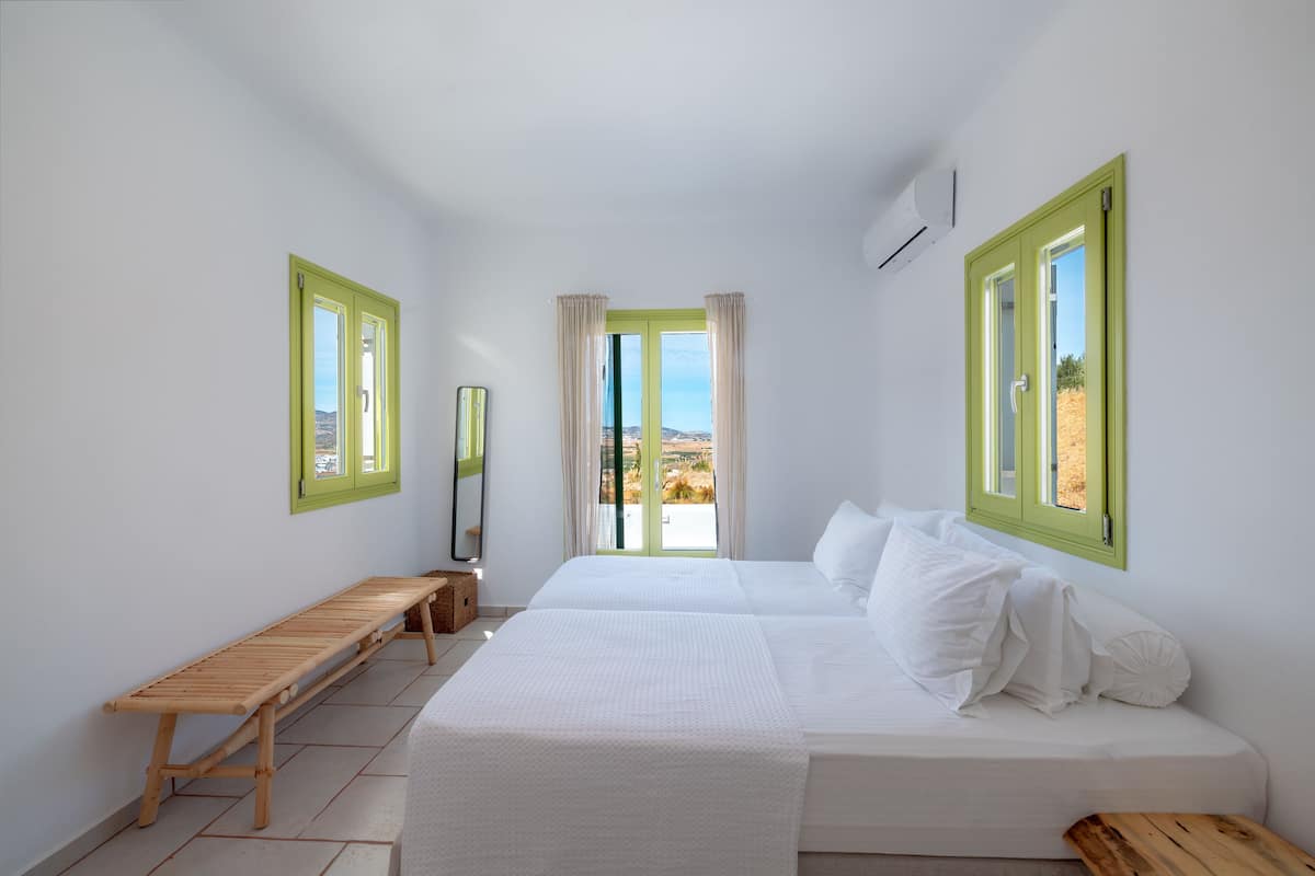 3 bedrooms, premium bedding, in-room safe, desk