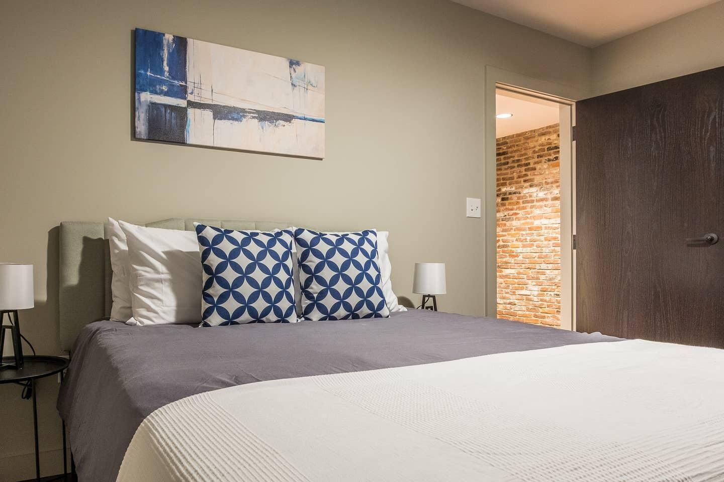 Frontdesk | Chic Flat in Downtown Louisville