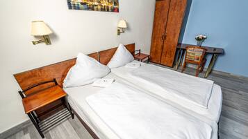 Escritorio, wifi gratis, ropa de cama