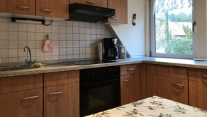 Apartment, 2 Bedrooms, Balcony | Private kitchen | Oven, stovetop - Ferienwohnung Heidschnucke (Undeloh)