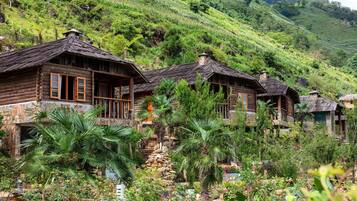 Family Bungalow, Fireplace, Mountain View | Front of property