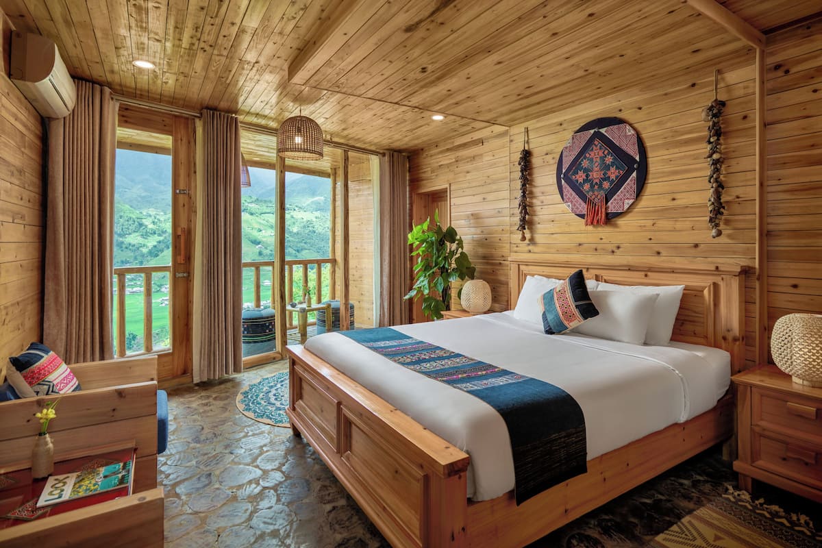 Ropa de cama de alta calidad, minibar y decoración personalizada