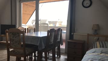 Apartment, 2 Bedrooms, Balcony | 2 bedrooms, free WiFi, bed sheets