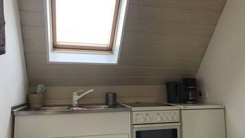 Huoneisto, 2 makuuhuonetta, parveke | Yksityinen keittonurkkaus | Mikroaaltouuni