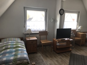 Apartment, 2 Bedrooms, Balcony | 2 bedrooms, free WiFi, bed sheets - Ferienwohnung Elmshorn (Elmshorn)