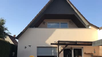 Apartment, 2 Bedrooms, Balcony | Front of property