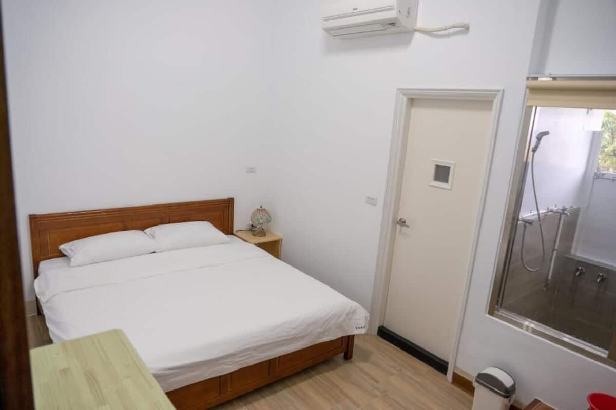 Desk, blackout curtains, free WiFi, bed sheets