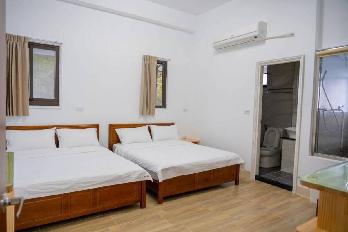 Chambre quadruple | Bureau, rideaux d’obscurcissement, accès au Wi-Fi (inclus)