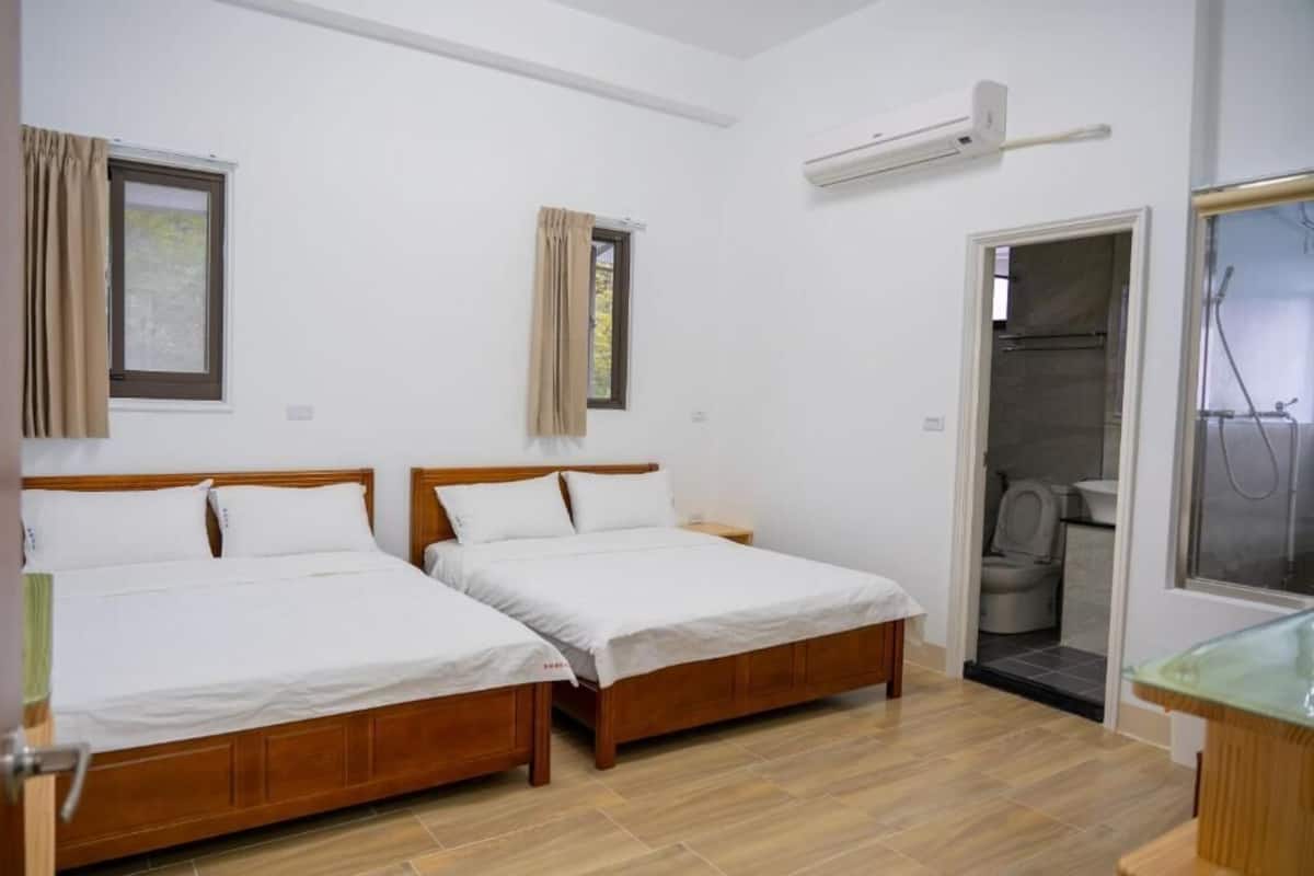 Desk, blackout curtains, free WiFi, bed sheets