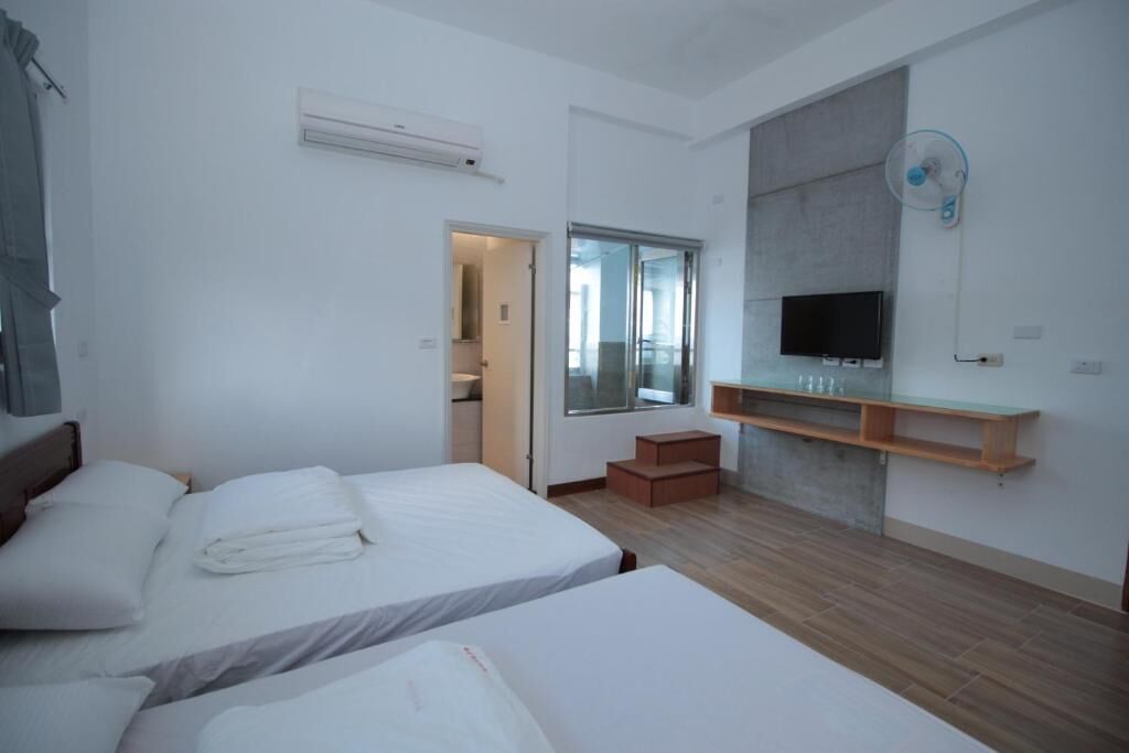 Quadruple Room | Desk, blackout curtains, free WiFi, bed sheets