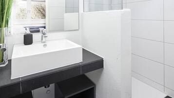 Apartment | Bathroom shower