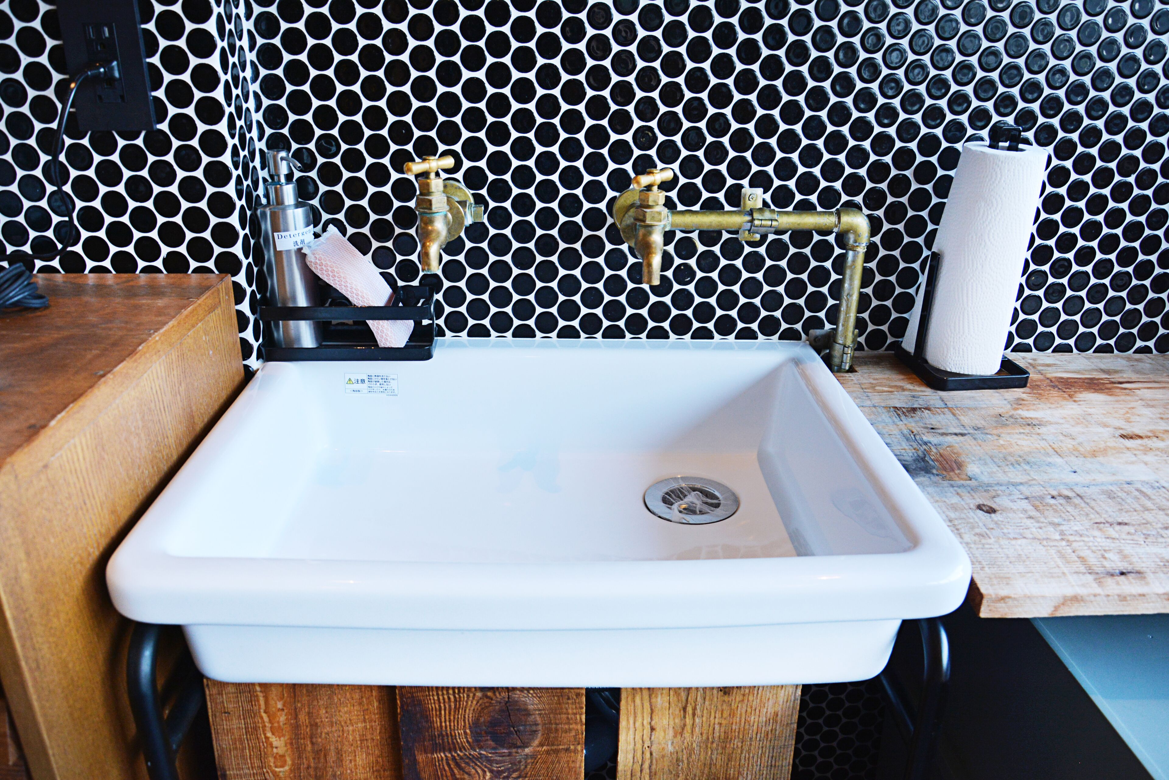 Standaard studio suite (4F) | Privékeuken | Een koelkast, een magnetron, een vriezer, keukenrol