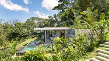 Two Bedroom Colonial Villa with Pool | ガーデン ビュー