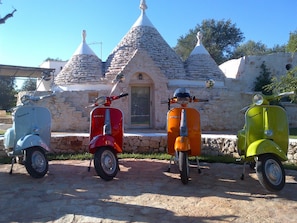 Property grounds - LA CORTE DEI TRULLI RESORT  (San Vito dei Normanni)