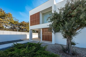 Exterior - Villa Ocean Pine, a bright, modern villa located close to the sea with the option to heat the pool (Albufeira)