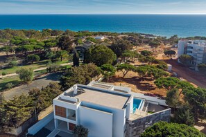 Exterior - Villa Ocean Pine, a bright, modern villa located close to the sea with the option to heat the pool (Albufeira)