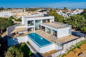 Exterior - Villa Ocean Pine, a bright, modern villa located close to the sea with the option to heat the pool (Albufeira)