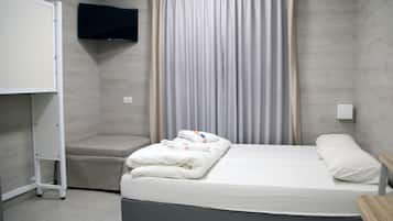 Standaard kamer | Een minibar, een bureau, verduisterende gordijnen, gratis babybedden