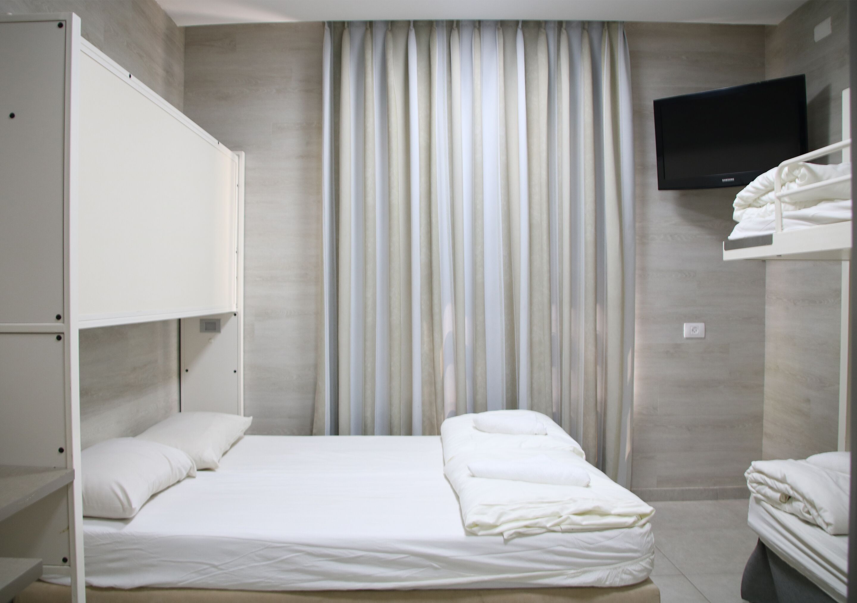 Standard Room | Minibar, desk, blackout drapes, free cribs/infant beds