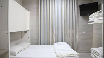 Habitación estándar | Minibar, escritorio, cortinas blackout y cunas gratuitas