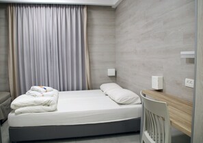 Standard-huone | Minibaari, työpöytä, pimennysverhot, ilmaiset vauvansängyt