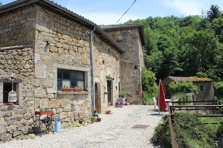 Front of property. Le Bouchon de Campagne