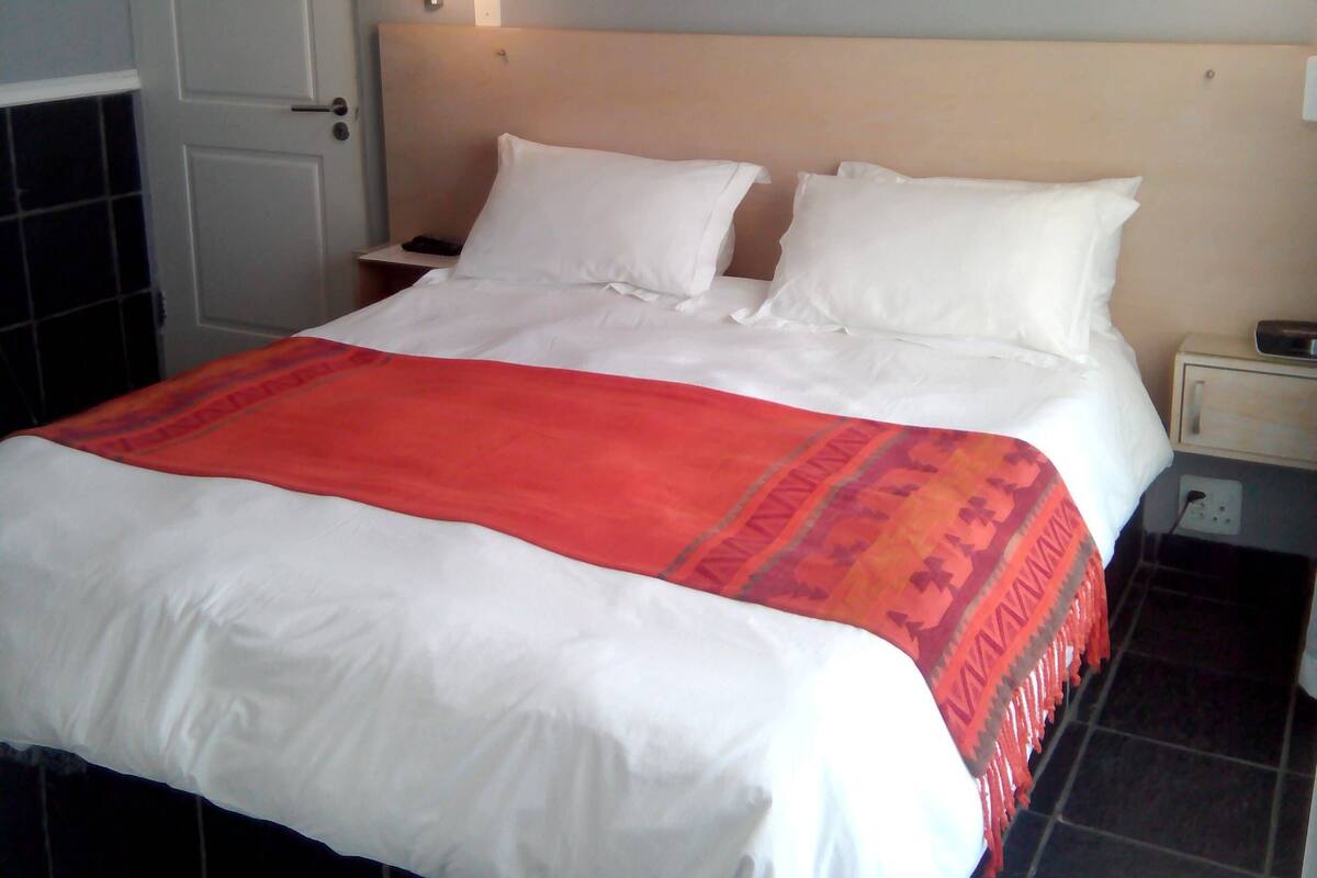 Kamar Double Basic | Brankas dan didekorasi berbeda-beda