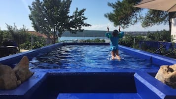 Piscina all'aperto, una piscina riscaldata