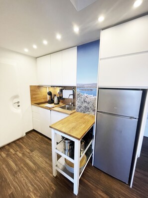 Refrigerador, microondas, parrilla de estufa y lavavajillas 