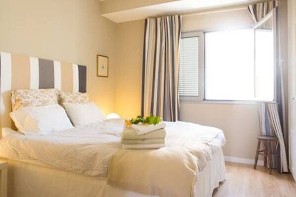 3 chambres, fer et planche à repasser, Wi-Fi, draps fournis