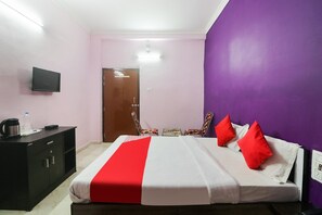 Quarto casal luxo | Wi-Fi de cortesia, roupa de cama