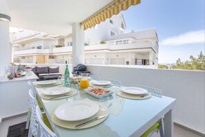 Outdoor dining - Fantastic apartment with seaview, terrace and pool (Marbella)