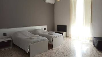 In-room safe, desk, iron/ironing board, free WiFi