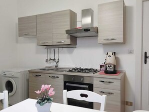Family Apartment, 1 Bedroom | Private kitchen - Calle Dei Saraceni (Carmiano)
