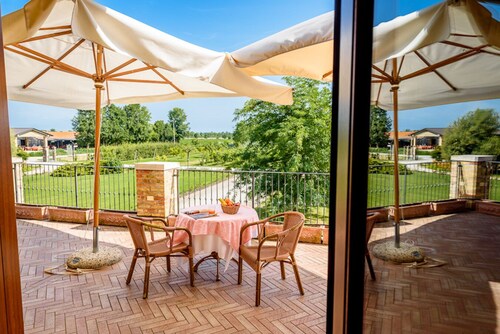 Folaghe 3, apartment with terrace overlooking the grove