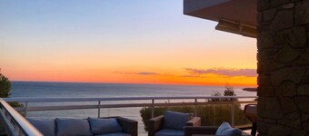 Large family villa with exceptional view of the Calanques - sleeps 10