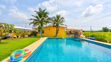 Outdoor pool, pool loungers