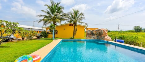 Outdoor pool, sun loungers