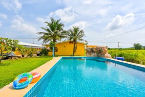 Outdoor pool, sun loungers