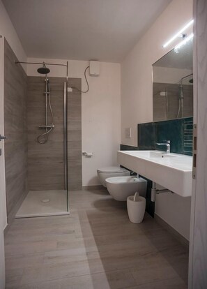 Camera tripla | Bagno | Vasca, asciugacapelli, bidet, asciugamani