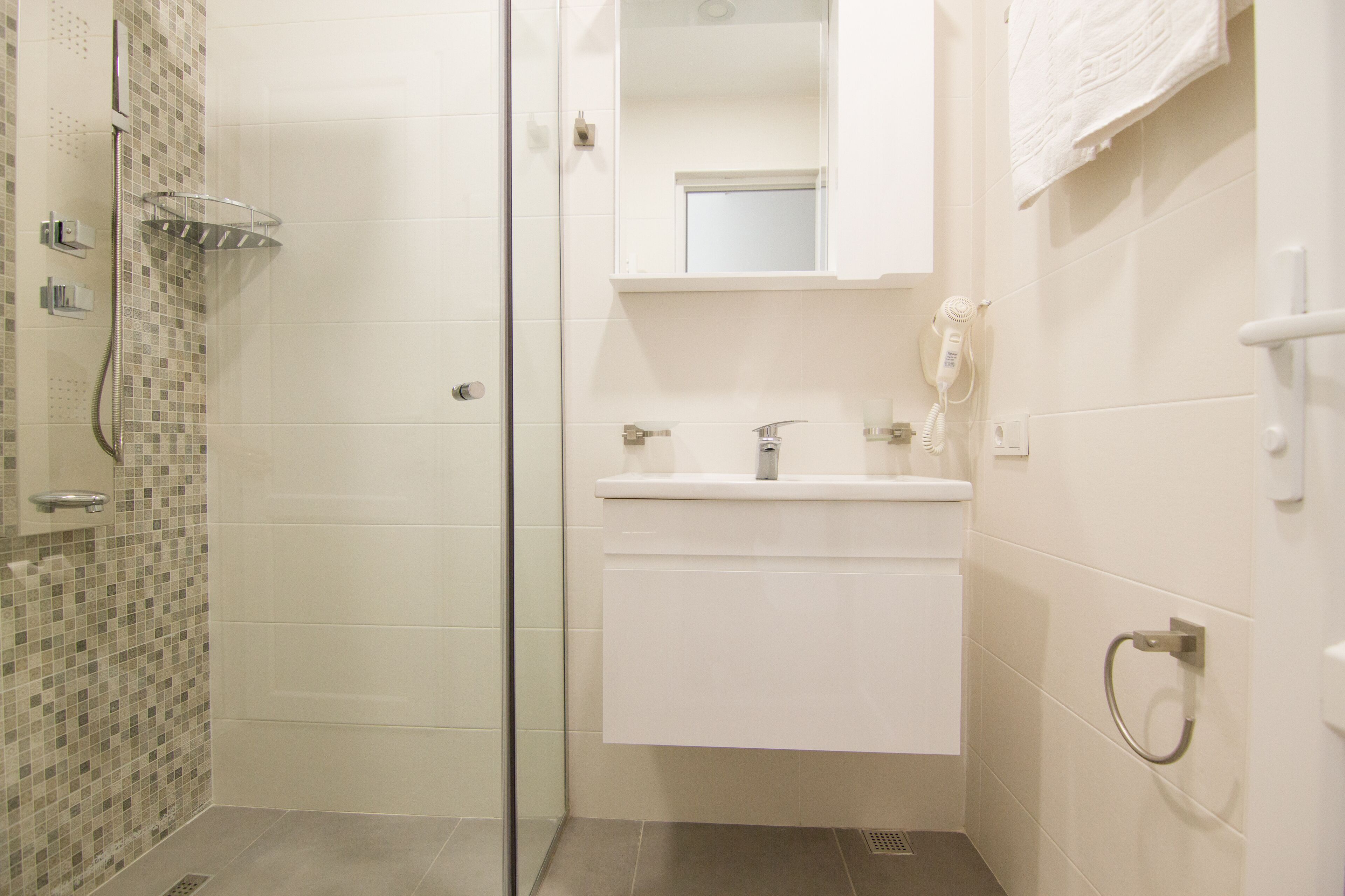 standard double or twin room, balcony | bathroom | shower, rainfall showerhead, free toiletries, hair dryer